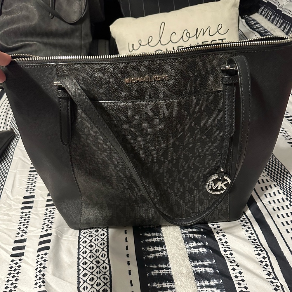 Cute black bag